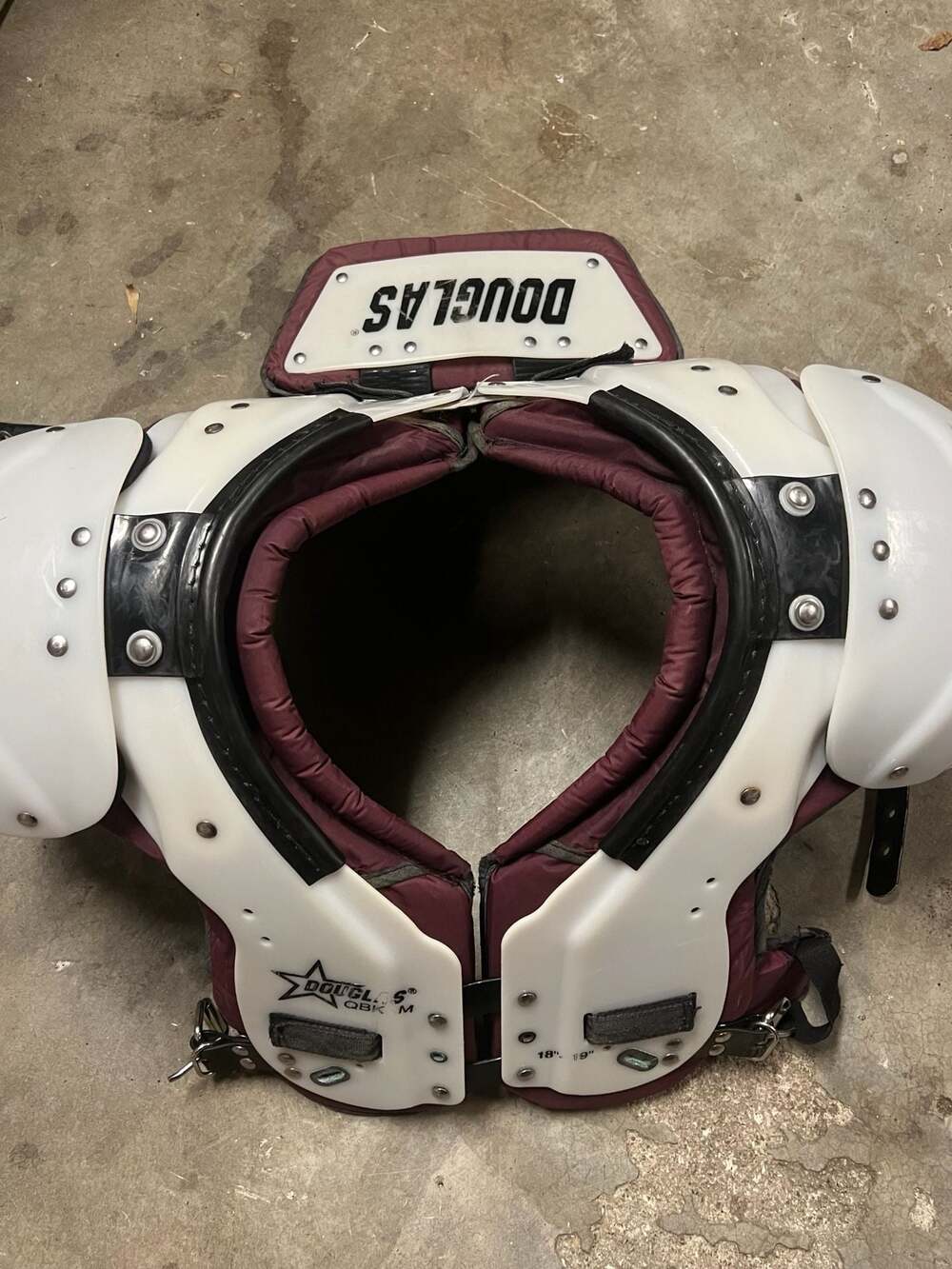 Douglas QBK Football Shoulder Pads Size Medium 18"-19"